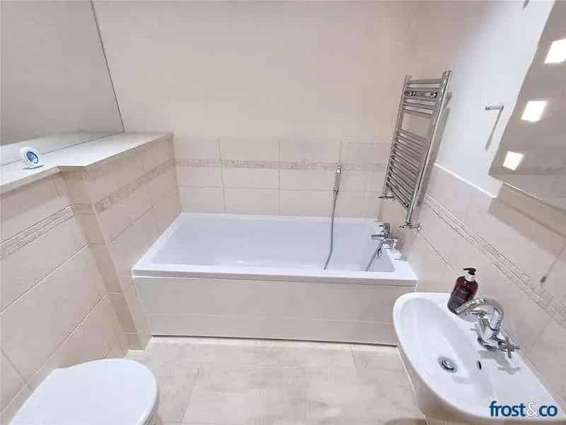 2 Bed Flat for Sale Ashley Cross