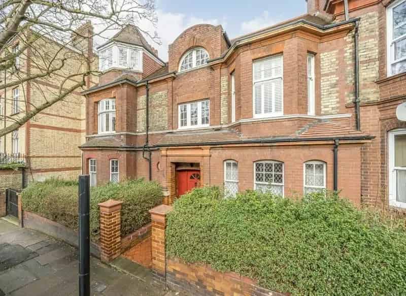 Four Bedroom Maisonette Near Streatham Hill Station