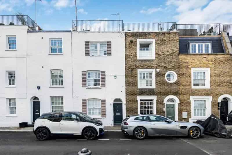 Four Bedroom Townhouse in Knightsbridge