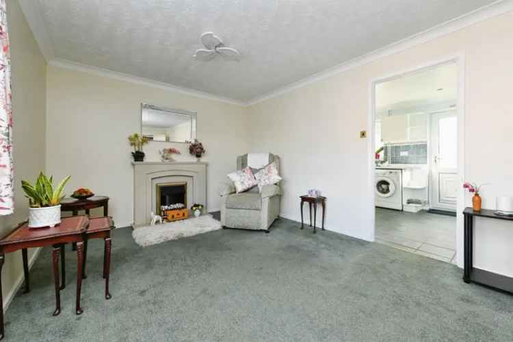 Spacious Detached Bungalow Near Queen Elizabeth Hospital