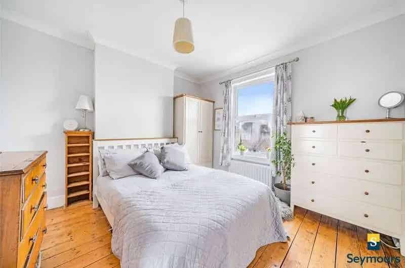 2 Bed Semi-Detached House for Sale near Guildford