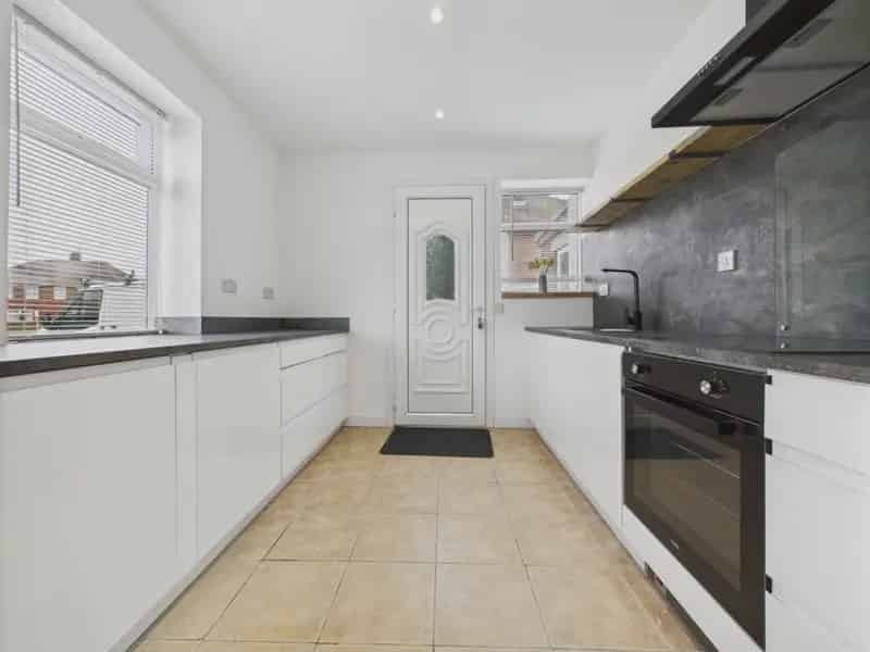 2 Bedroom House For Sale Modern Kitchen Large Garden Ample Parking