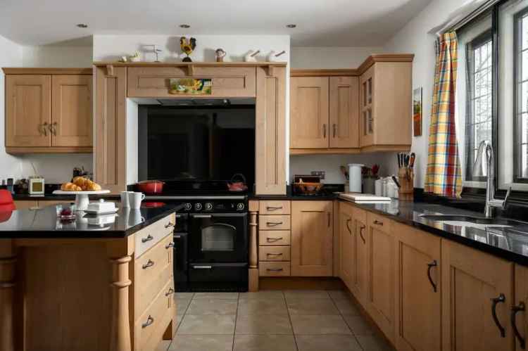 5 Bedroom Detached House For Sale