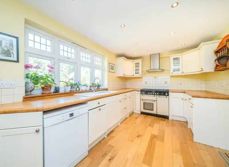 Five Double Bedroom Family Home Southborough Estate Surbiton