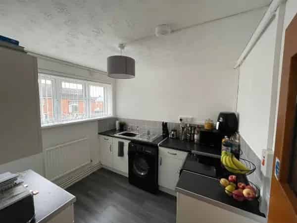 2 Bedroom Flat near Park and Schools