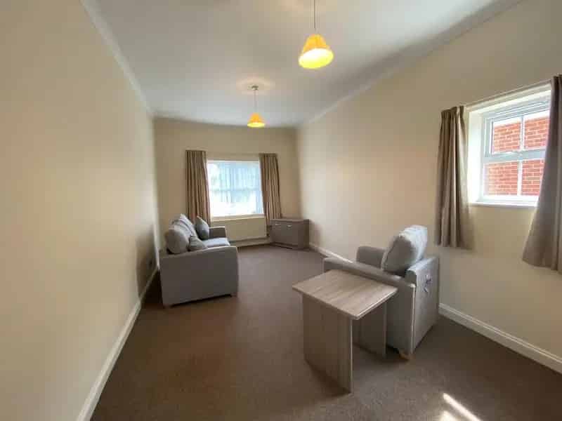 1 Bedroom Apartment near M6