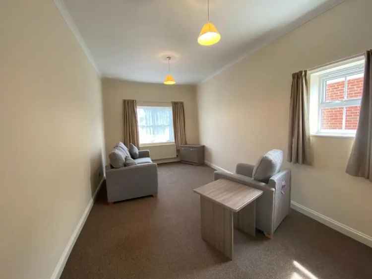 1 Bedroom Apartment near M6