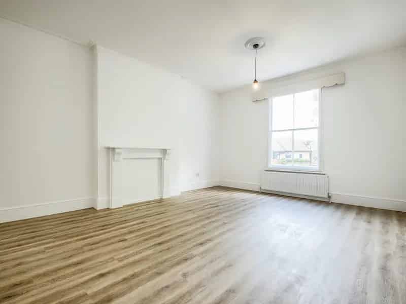 3-Bedroom 2-Bathroom Apartment Near Leamington Town Centre