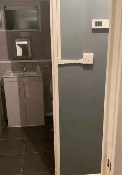 Flat For Rent in Birmingham, England