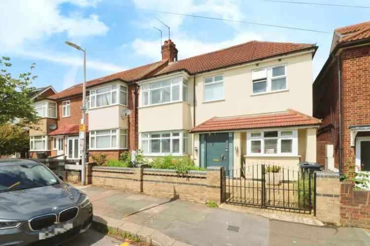 5 bedroom Semi Detached House for sale, London, E18