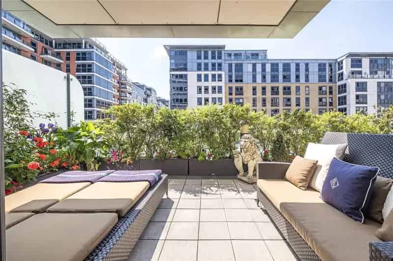 2 Bedroom Flat for Sale in Riverside Development