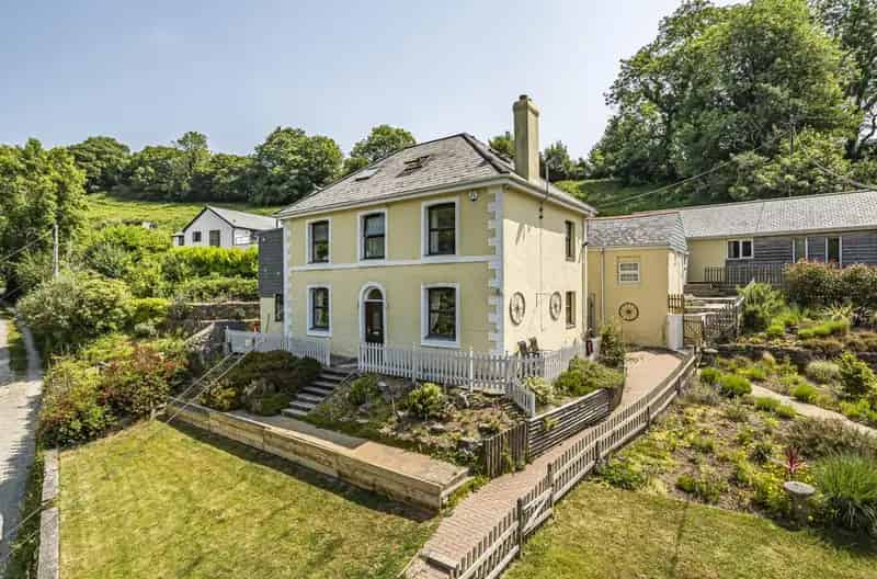 7 Bedroom Detached House for Sale
