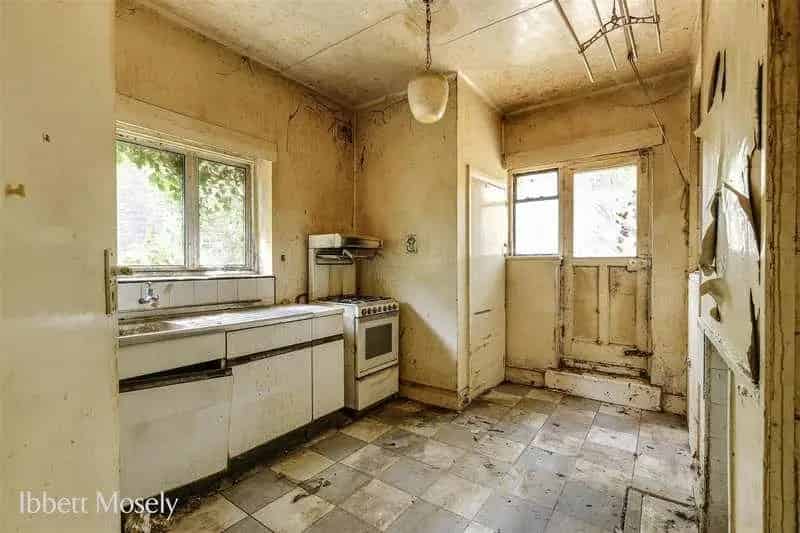 3 Bed Detached Bungalow - Modernisation Needed Huge Potential