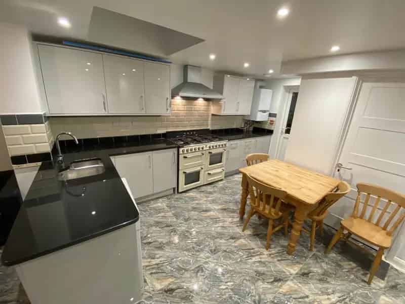 6 Bedroom House to Rent Near Reading University