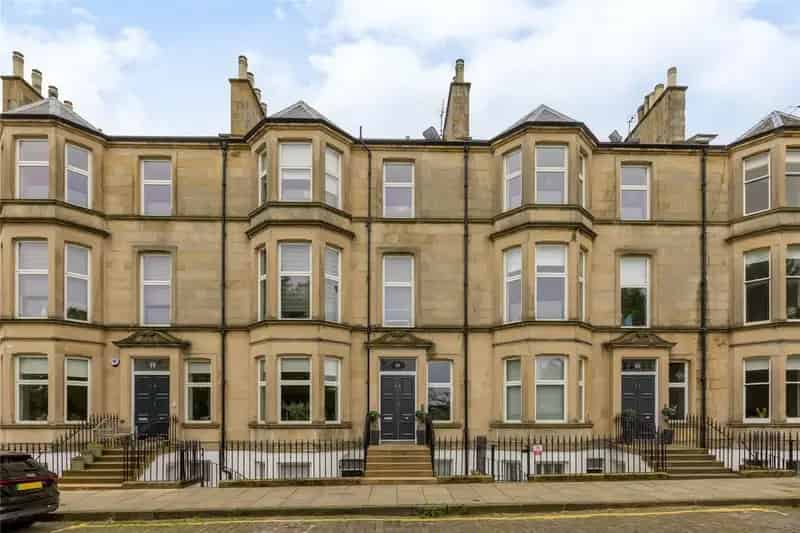 3 Bedroom Apartment for Sale in Edinburgh