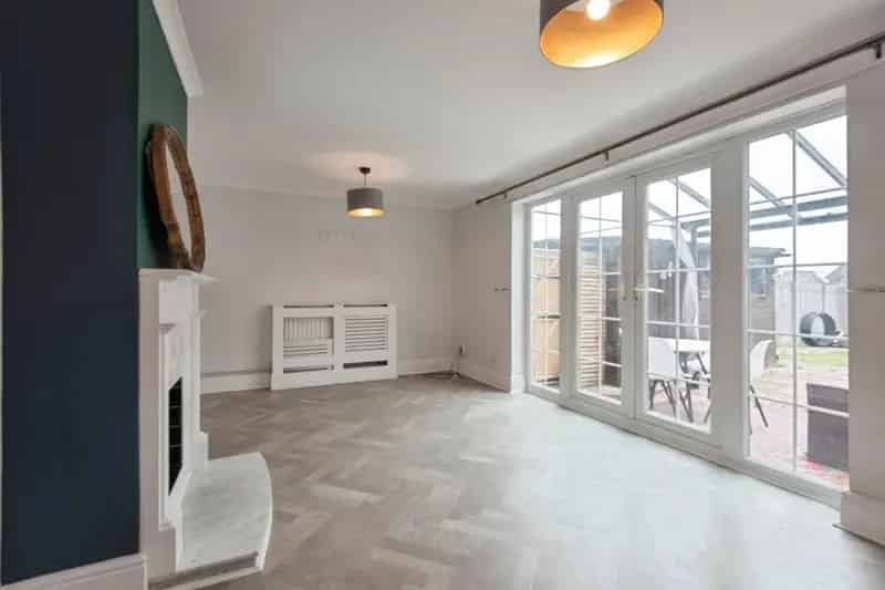 3 Bedroom House Near Schools and Amenities Chain Free