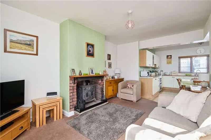 5 bed house for sale