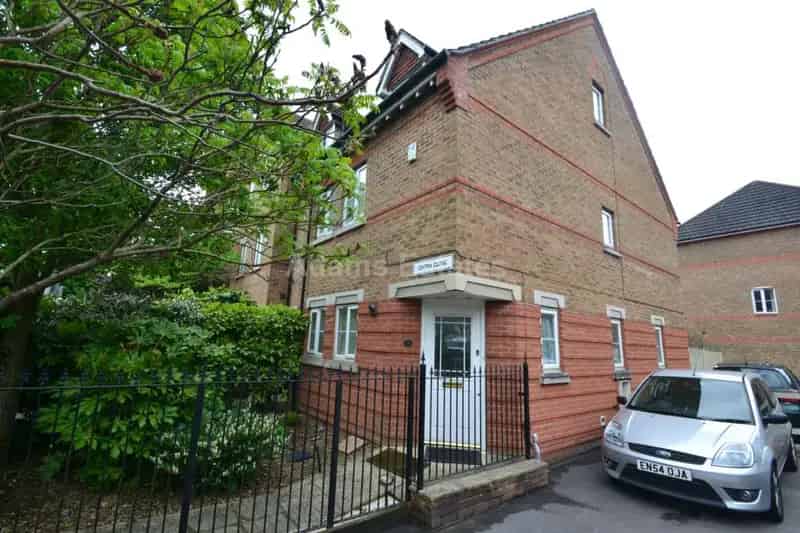 3 Bedroom End of Terrace House Near Reading University