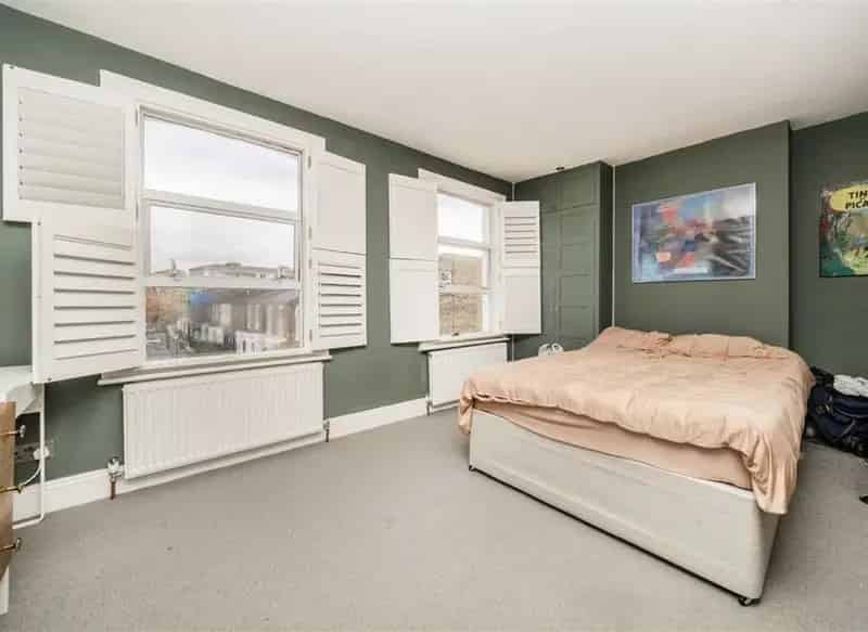 4 Bedroom Mid Terraced House Near Brixton Clapham