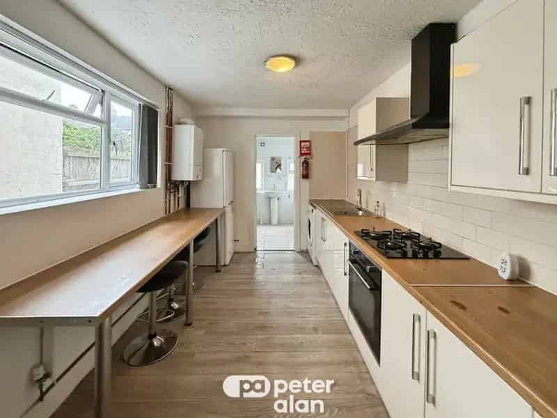 4 Bedroom House Fully Furnished Zero Deposit Available