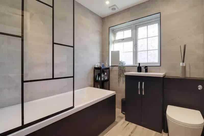 3 Bed House for Sale Extended Modern Kitchen Garage Parking Snows Ride