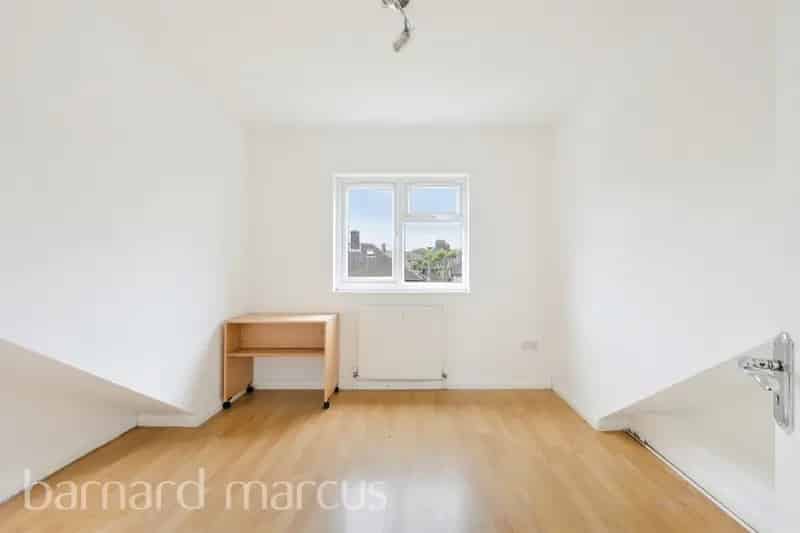 Four Bedroom House in East Acton