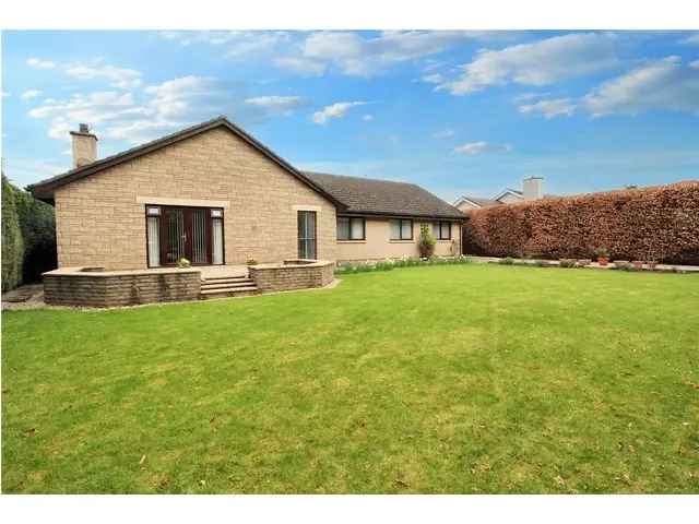 3 Bedroom Detached Bungalow for Sale in Mosstodloch