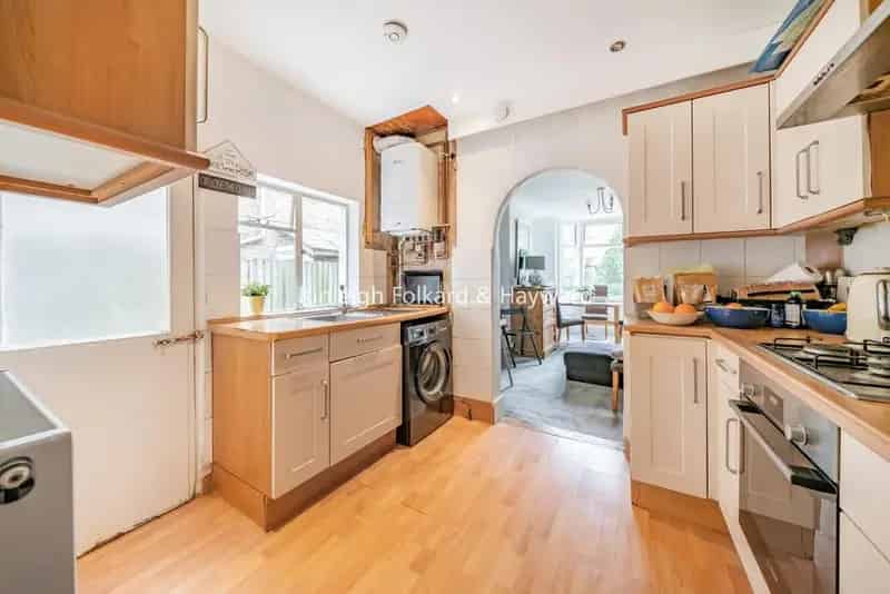 Three Bedroom Victorian House Near Catford Amenities