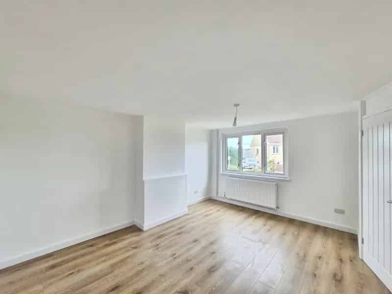 3 Bedroom Terraced House Near Amenities - Ideal for Families