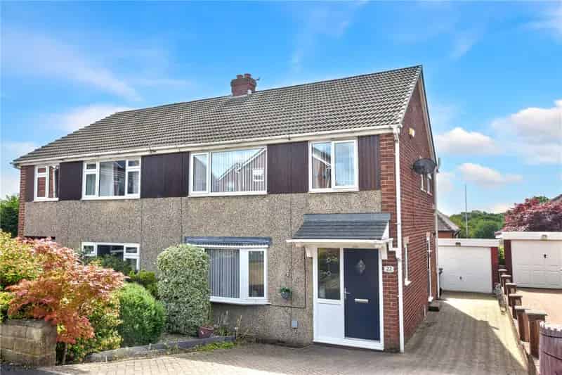Four Bedroom Semi Detached House Gildersome Village