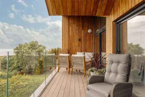 Luxury Apartment with Panoramic Views and High-End Finishes