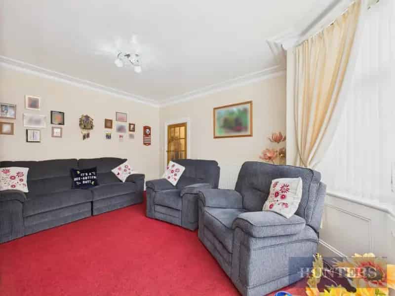 6 Bedroom House For Sale Near Amenities and Schools