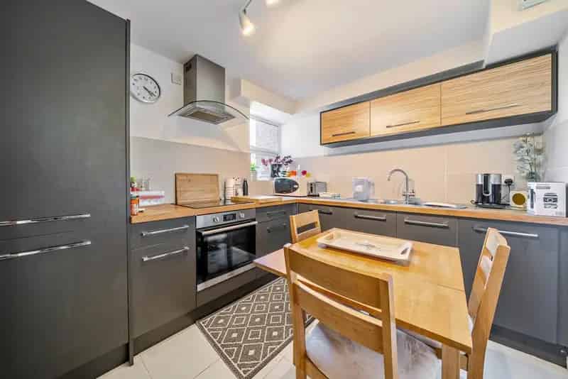 One Bedroom Apartment near Myatt's Field Park Camberwell