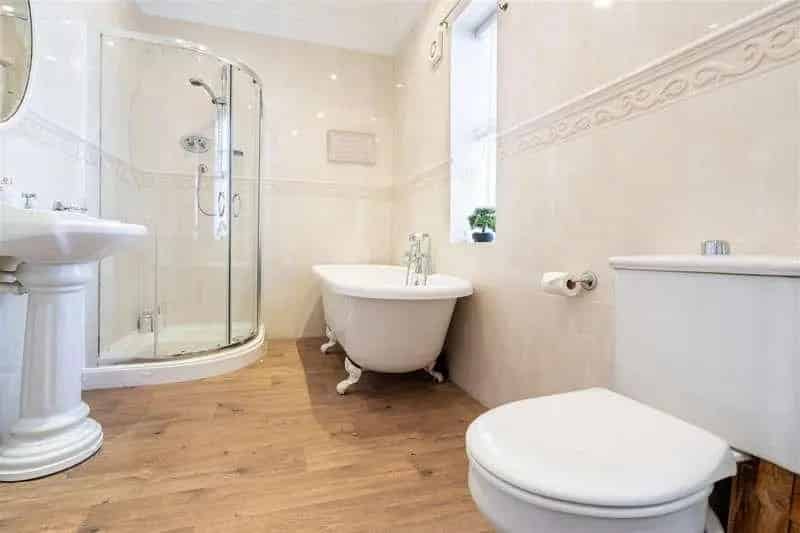 2 bed flat for sale