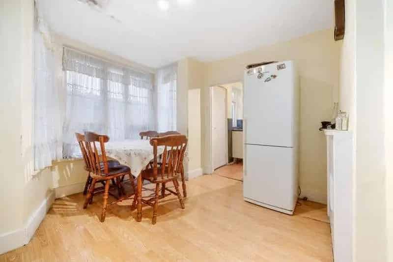 3 Bed House for Sale Near Queens Road Station