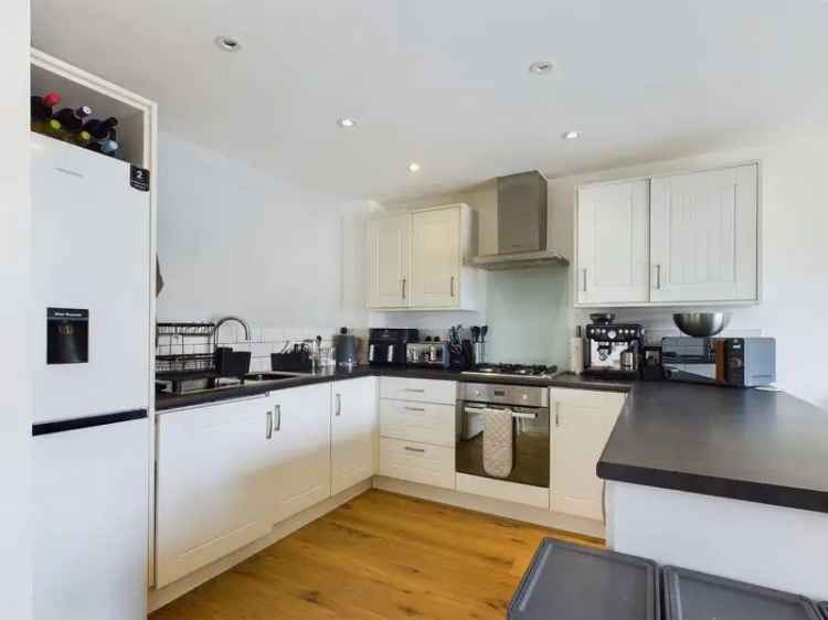 2 bedroom ground floor flat for sale