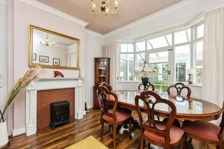 3 Bed Semi-Detached House in NG5 with Garage and Garden