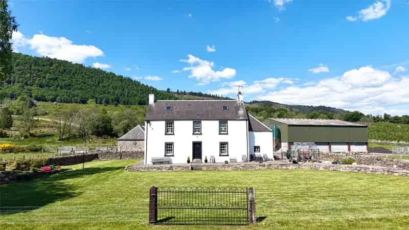 Auchyle Farm 45.99 Ha 3-Bed Farmhouse Agricultural Buildings