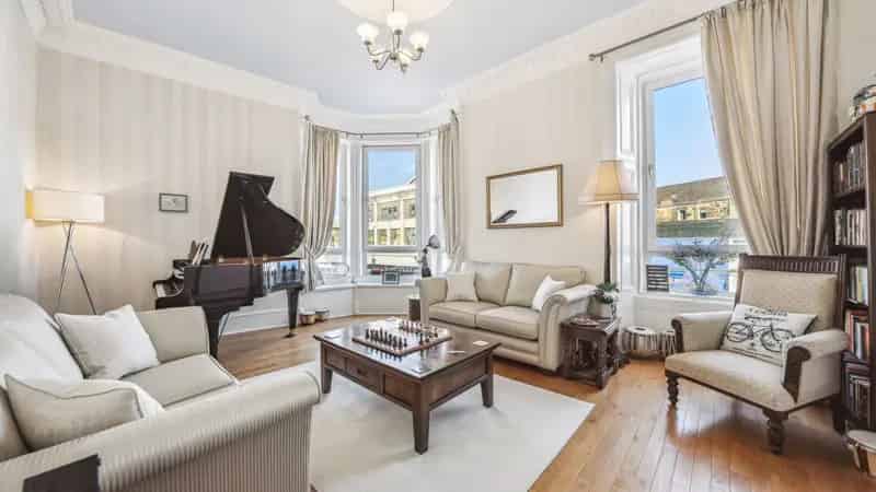 Spacious 2-Bedroom Flat in Shawlands Glasgow
