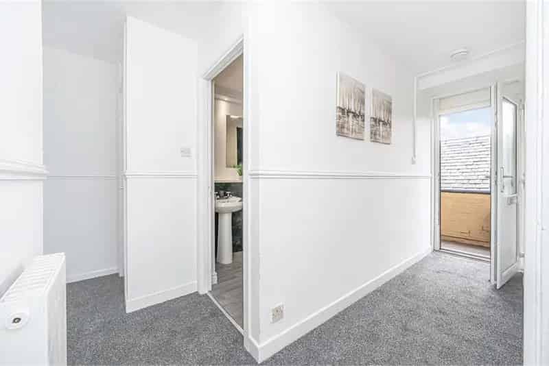 2 Bed Flat Crossgates - Modern Apartment with Parking