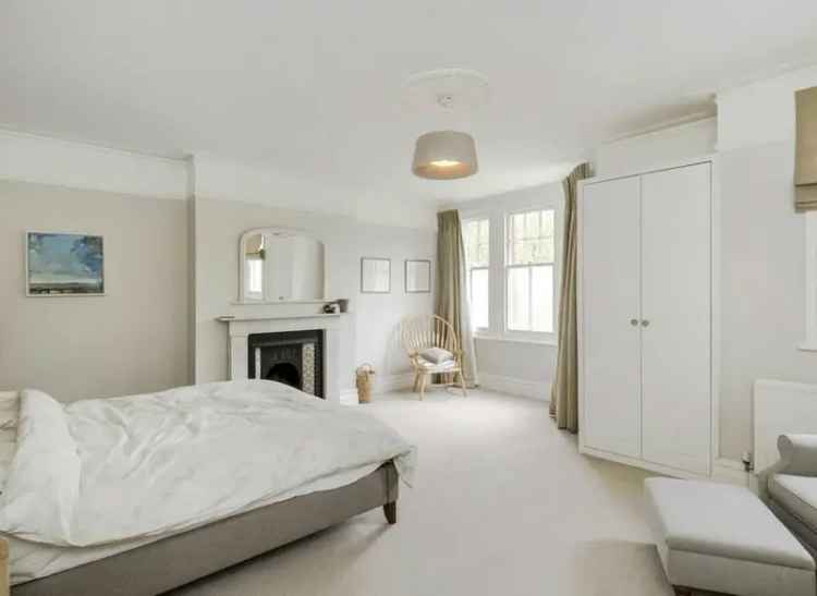 Five Double Bedroom Family Home Near Streatham Station