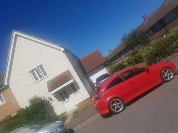 3 Bedroom Semi Detached House with Garage and Drive