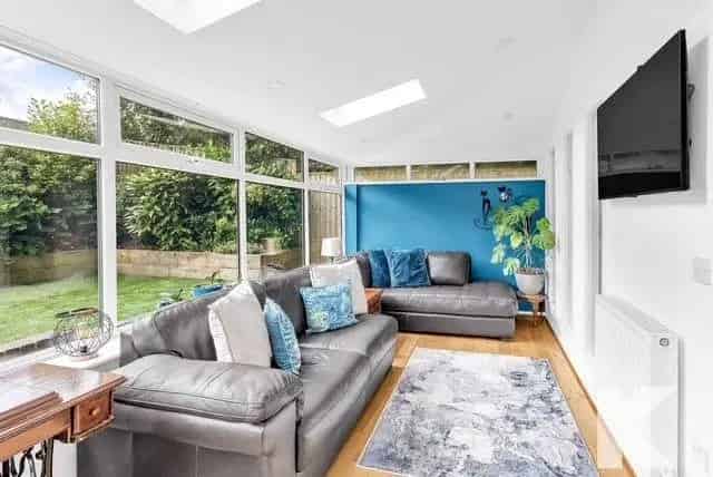 4 Bedroom Detached House for Sale in Burnedge