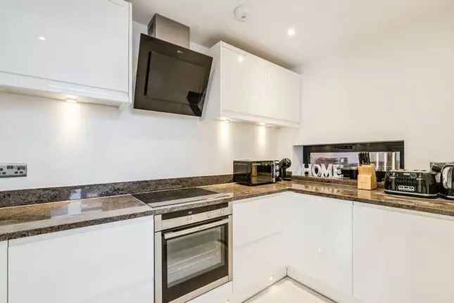 Detached House for Sale in Hampstead NW3