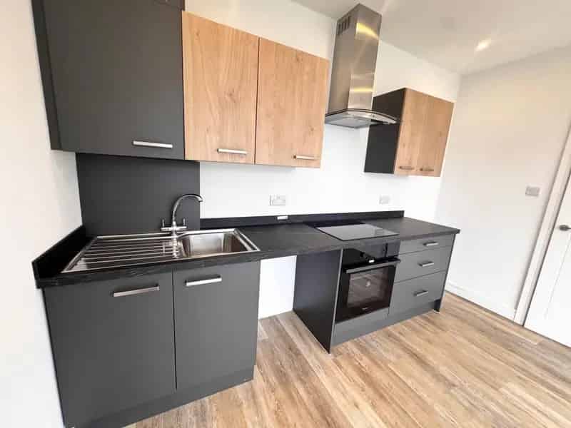 2 Bedroom Flat Zero Deposit Available Modern High Spec Apartment