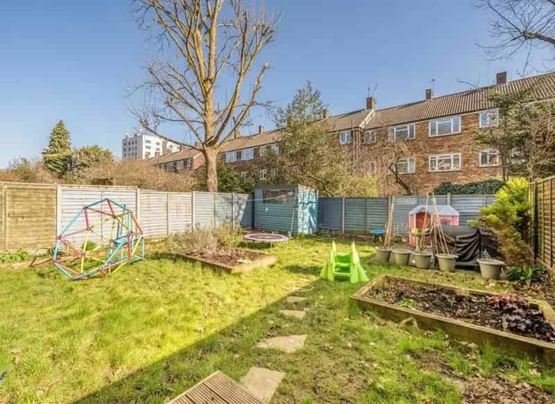 2-Bedroom Maisonette Lee London Great Transport Links
