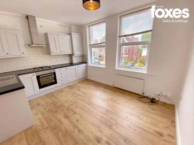 Two Bedroom First Floor Apartment Open Plan Parking En-Suite