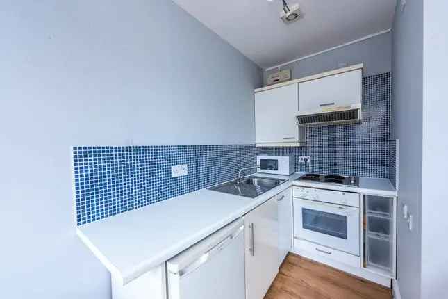 Studio to rent in Collingham Place, South Kensington, London SW5