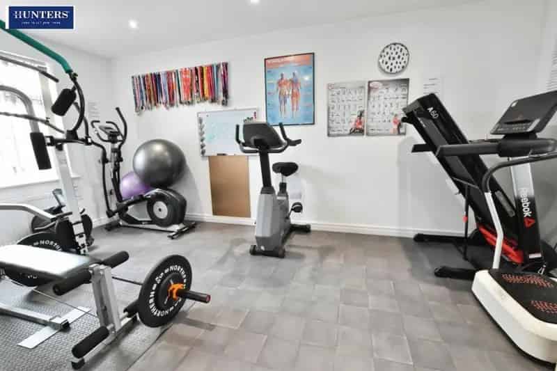 4 Bed Family Home for Sale - Modern & Traditional Living