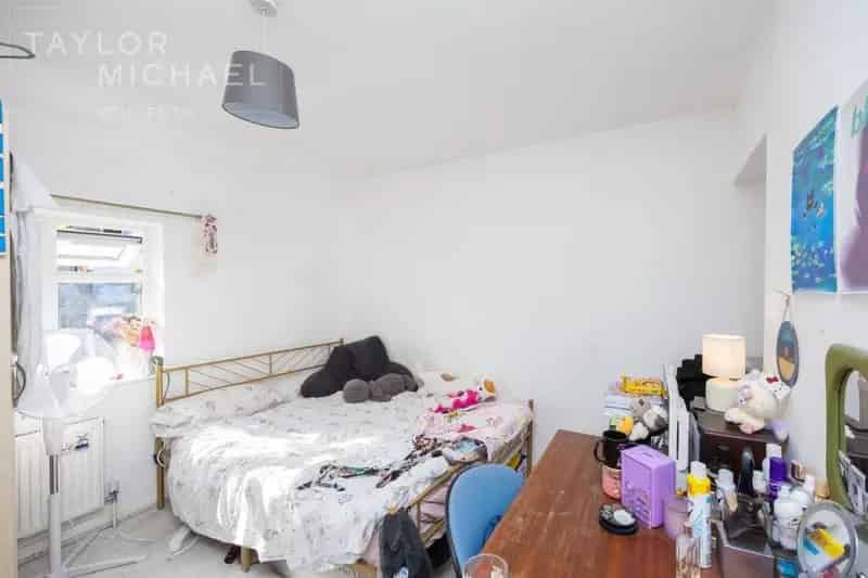 6 Bedroom Student House Bills Included Furnished
